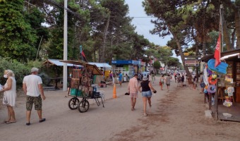 MAR AZUL CUENTA CON  SU PROPIA PEATONAL